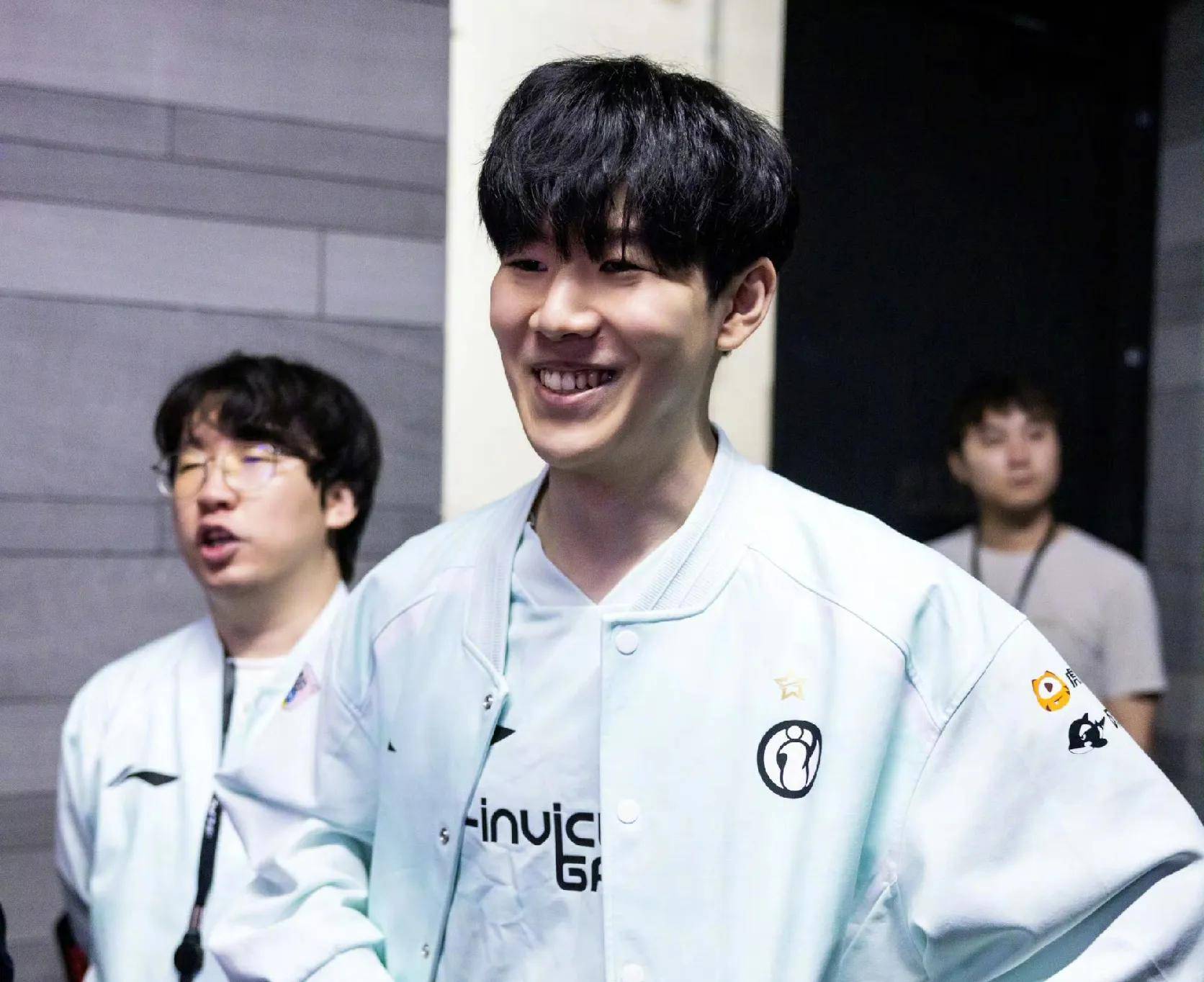 一直以来都 一直以来都